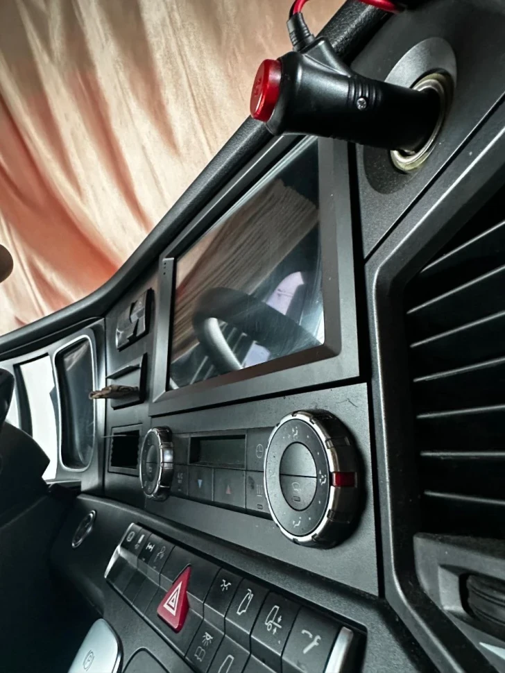 Штатная магнитола Teyes CC3 2K 4/32 Mercedes-Benz Actros (2011-2023)